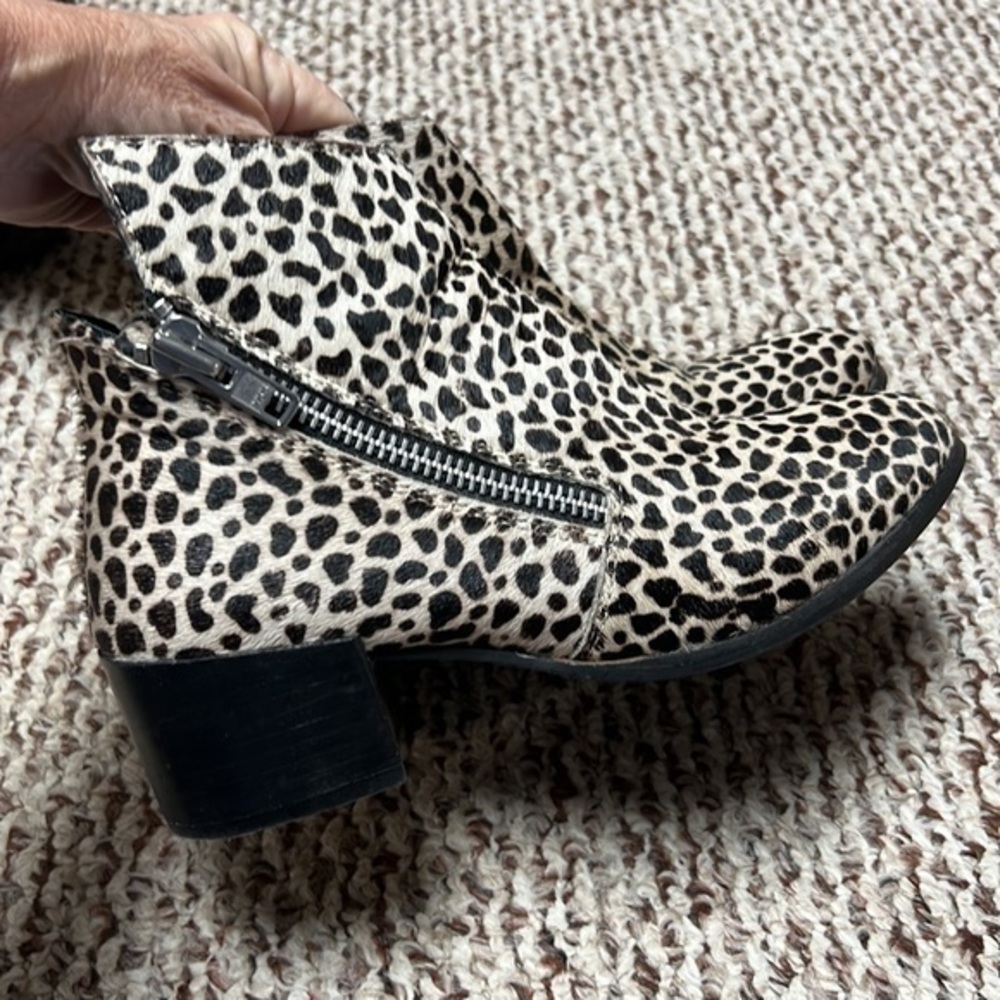 Woman’s booties - Picture 2 of 11
